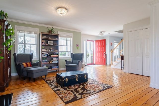 9 White Rd, Mendon, MA 01756