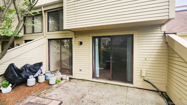 18 Fox Run 18, South Salem, NY 10590