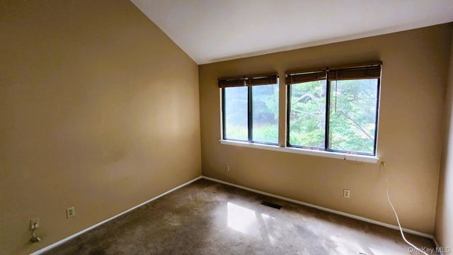 18 Fox Run 18, South Salem, NY 10590