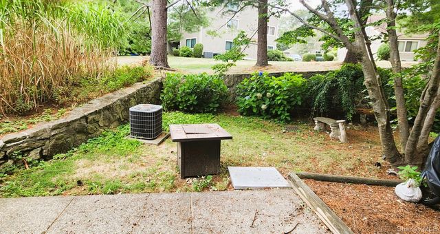 18 Fox Run 18, South Salem, NY 10590