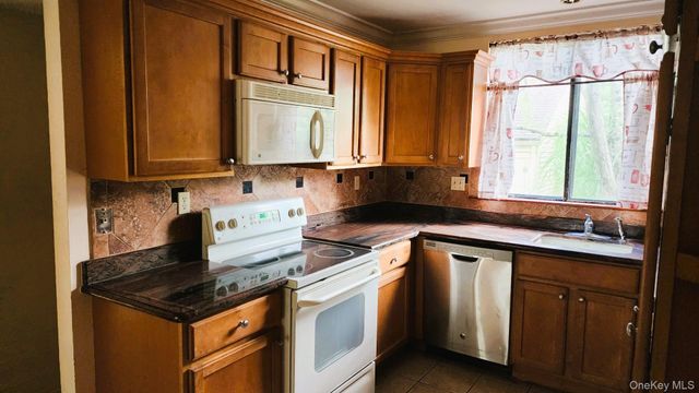 18 Fox Run 18, South Salem, NY 10590