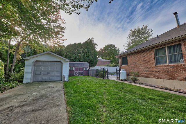 4 Florence Drive, Prospect, CT 06712