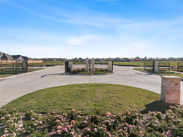 2657 Lake Bryan Drive, Dayton, TX 77535