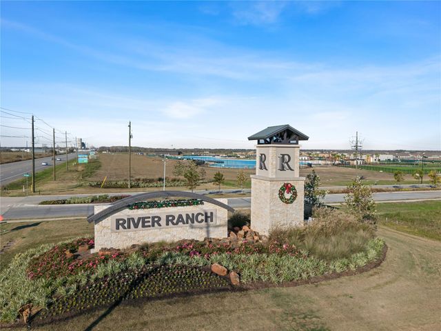 2657 Lake Bryan Drive, Dayton, TX 77535