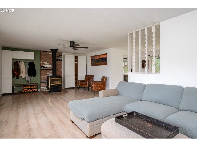 21480 S CLEARVIEW Ct, Oregon City, OR 97045