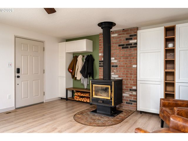 21480 S CLEARVIEW Ct, Oregon City, OR 97045