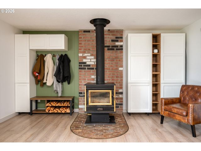 21480 S CLEARVIEW Ct, Oregon City, OR 97045