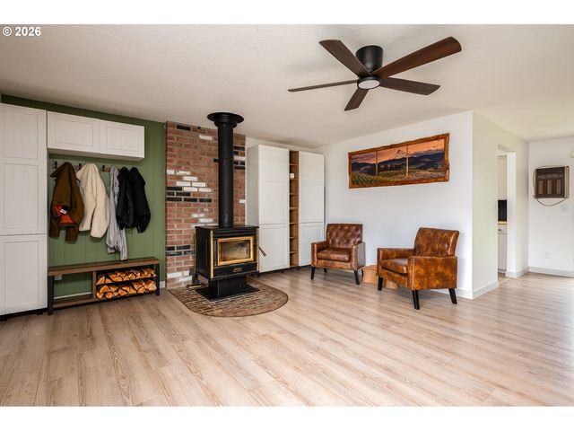 21480 S CLEARVIEW Ct, Oregon City, OR 97045