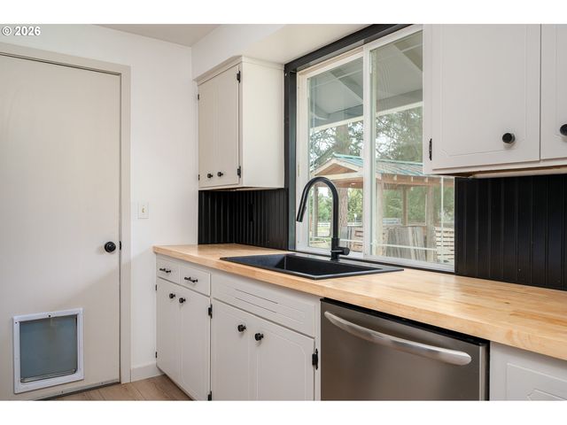 21480 S CLEARVIEW Ct, Oregon City, OR 97045