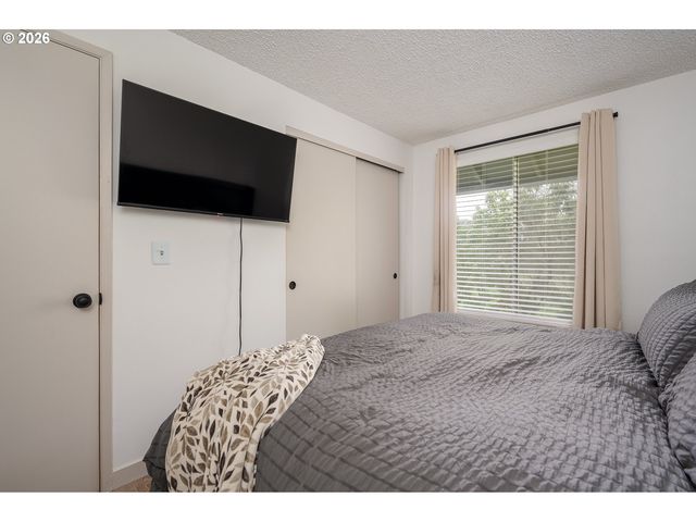 21480 S CLEARVIEW Ct, Oregon City, OR 97045