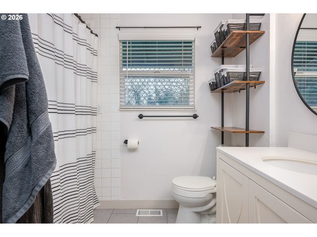 21480 S CLEARVIEW Ct, Oregon City, OR 97045