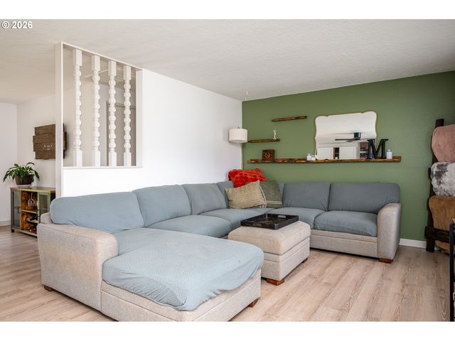 21480 S CLEARVIEW Ct, Oregon City, OR 97045