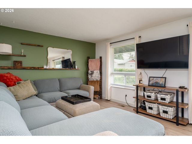 21480 S CLEARVIEW Ct, Oregon City, OR 97045