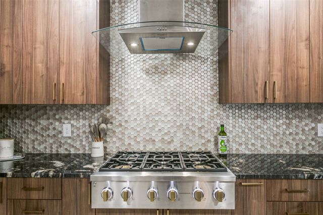 1561 Century Oaks Drive, Lewisville, TX 75077