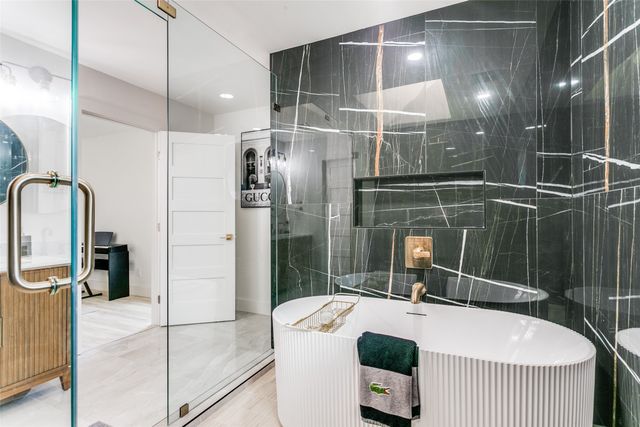 1561 Century Oaks Drive, Lewisville, TX 75077