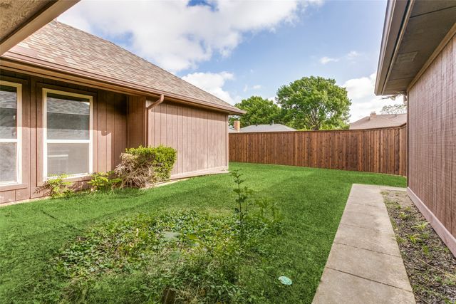 1561 Century Oaks Drive, Lewisville, TX 75077