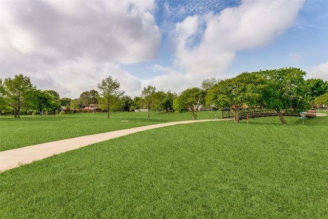 1561 Century Oaks Drive, Lewisville, TX 75077