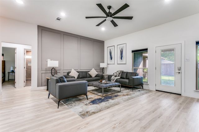 1561 Century Oaks Drive, Lewisville, TX 75077