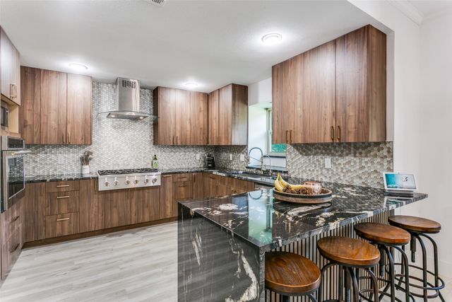 1561 Century Oaks Drive, Lewisville, TX 75077