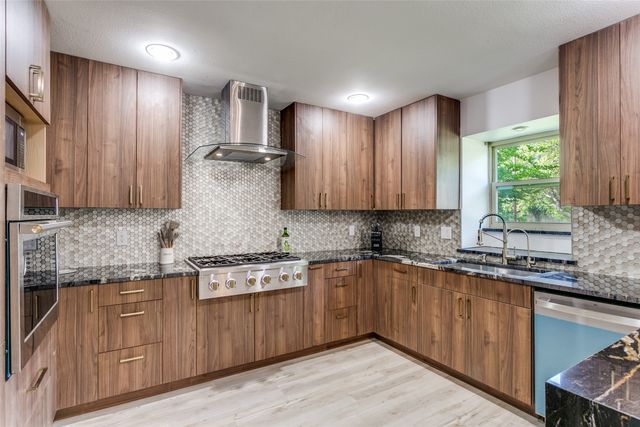 1561 Century Oaks Drive, Lewisville, TX 75077