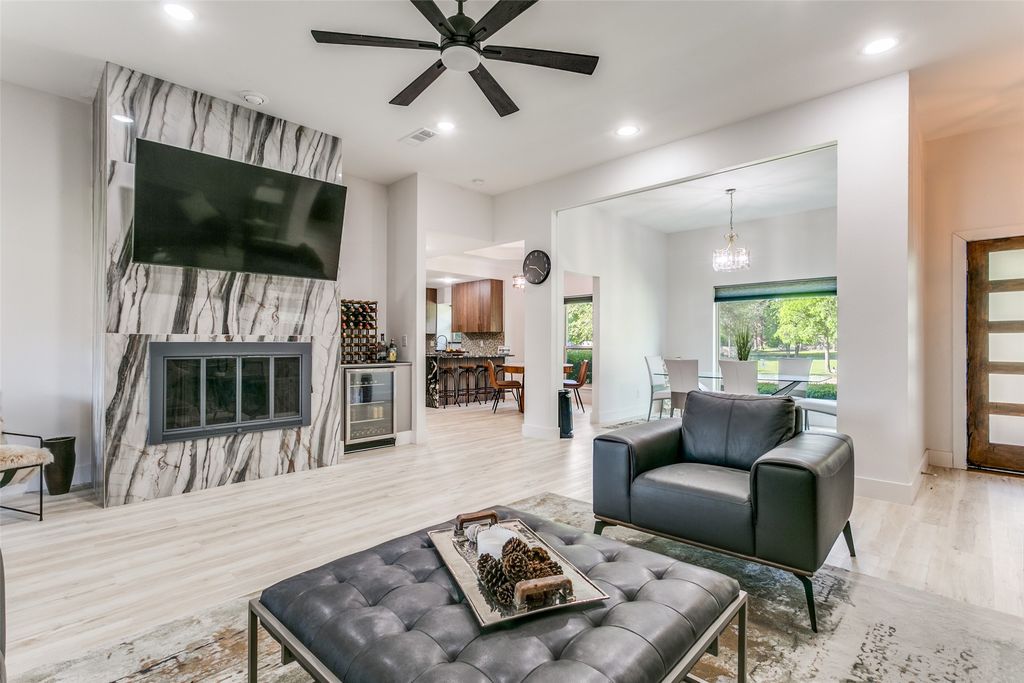 1561 Century Oaks Drive, Lewisville, TX 75077