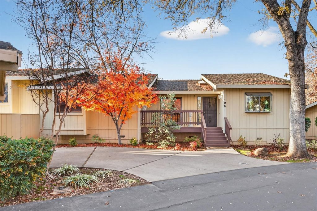 124 Winding Canyon Ln, Folsom, CA 95630