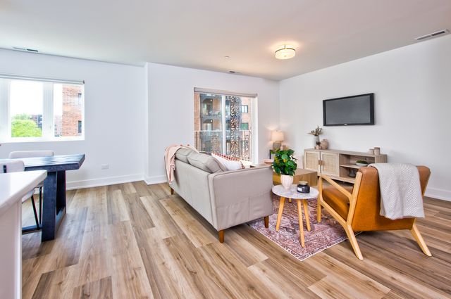 9396 Landings Lane 207, Des Plaines, IL 60016