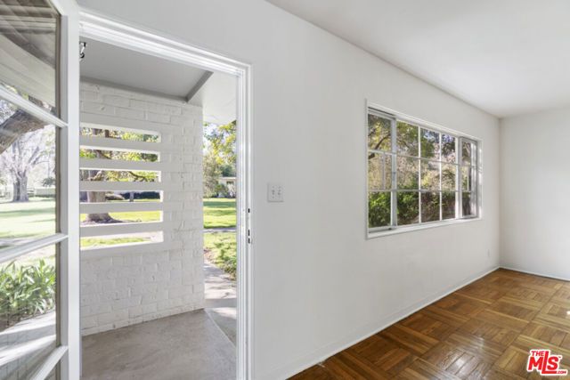 5165 Village, Los Angeles, CA 90016