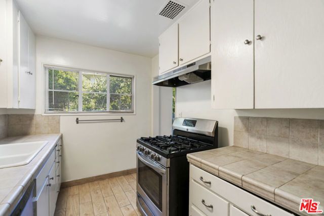 5165 Village, Los Angeles, CA 90016