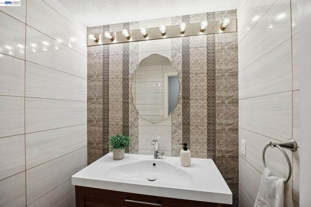 30 Sea Brg, Alameda, CA 94502