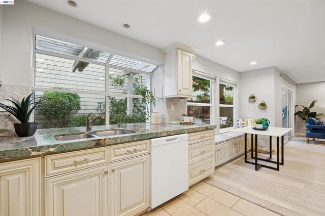 30 Sea Brg, Alameda, CA 94502