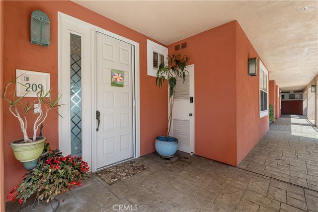5142 Warner Ave 209, Huntington Beach, CA 92649