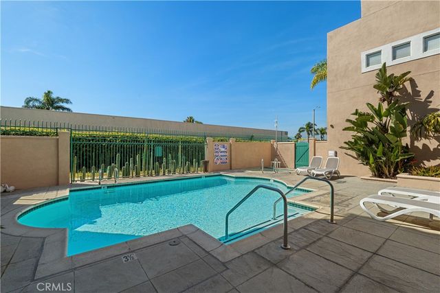 5142 Warner Ave 209, Huntington Beach, CA 92649