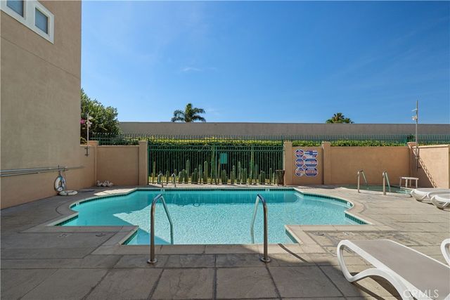 5142 Warner Ave 209, Huntington Beach, CA 92649