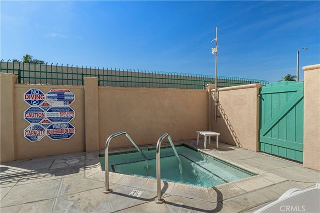 5142 Warner Ave 209, Huntington Beach, CA 92649