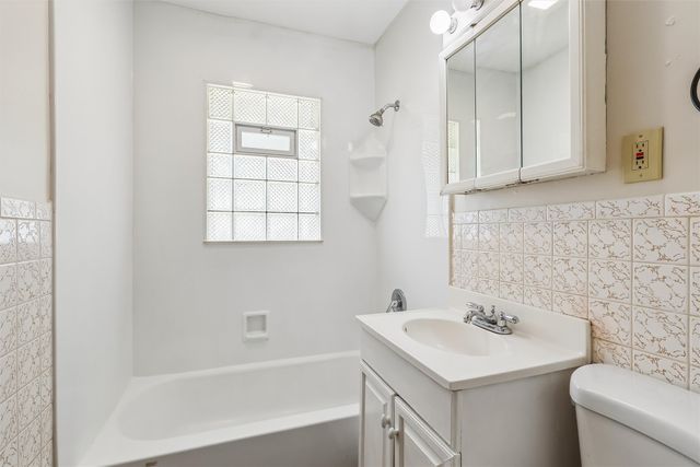 6625 Oliver Smith Drive, Urbandale, IA 50322