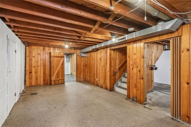 6625 Oliver Smith Drive, Urbandale, IA 50322
