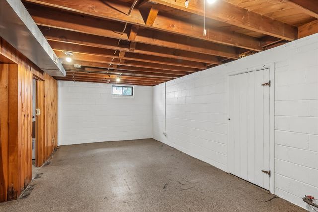 6625 Oliver Smith Drive, Urbandale, IA 50322