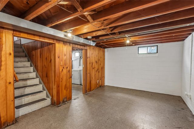 6625 Oliver Smith Drive, Urbandale, IA 50322