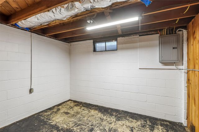 6625 Oliver Smith Drive, Urbandale, IA 50322