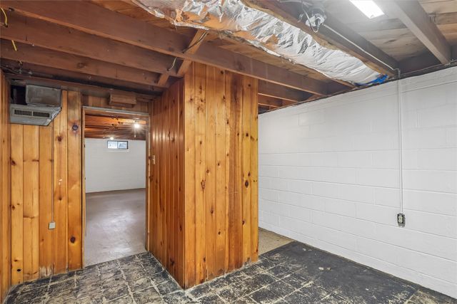 6625 Oliver Smith Drive, Urbandale, IA 50322