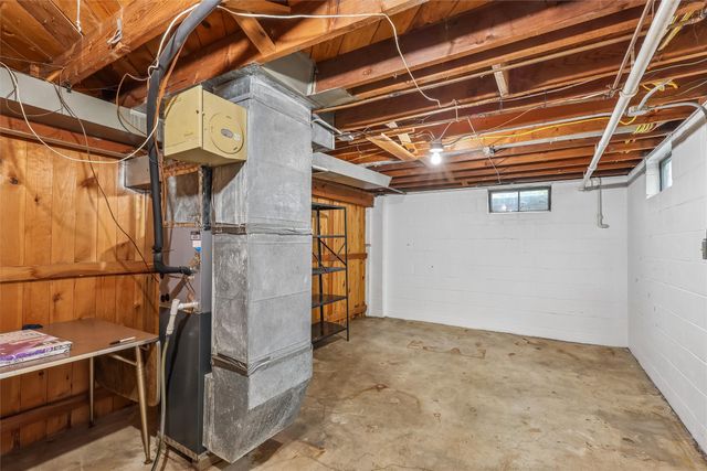 6625 Oliver Smith Drive, Urbandale, IA 50322