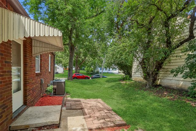 6625 Oliver Smith Drive, Urbandale, IA 50322