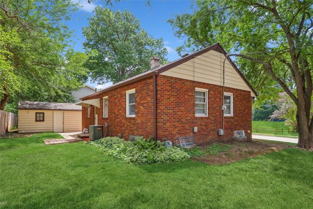 6625 Oliver Smith Drive, Urbandale, IA 50322