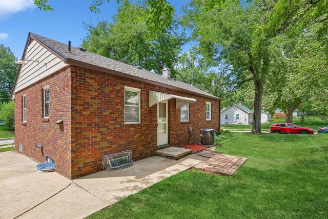 6625 Oliver Smith Drive, Urbandale, IA 50322