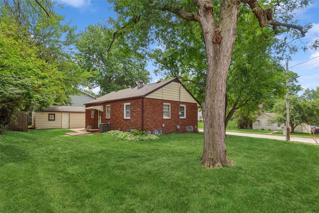 6625 Oliver Smith Drive, Urbandale, IA 50322