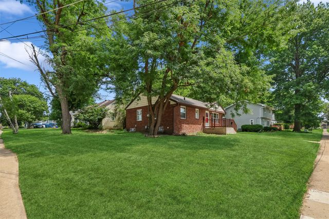 6625 Oliver Smith Drive, Urbandale, IA 50322