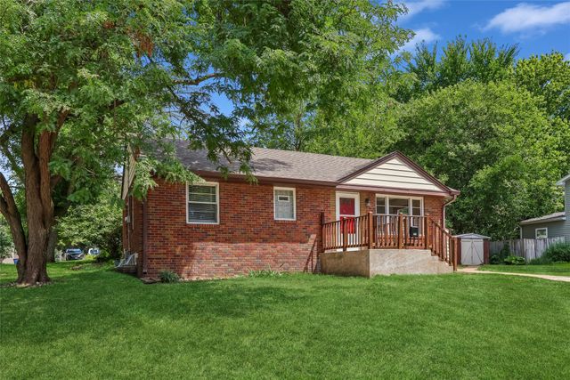 6625 Oliver Smith Drive, Urbandale, IA 50322