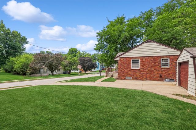 6625 Oliver Smith Drive, Urbandale, IA 50322
