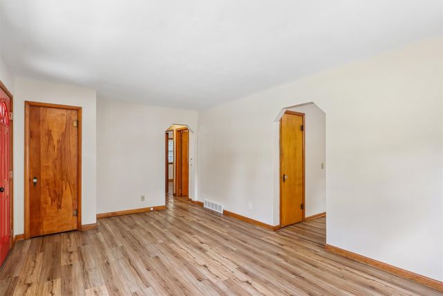 6625 Oliver Smith Drive, Urbandale, IA 50322
